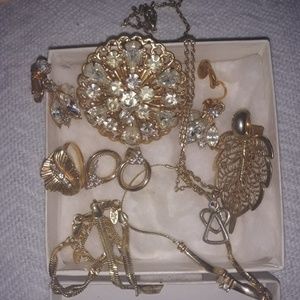 Gold diamond look set lot
